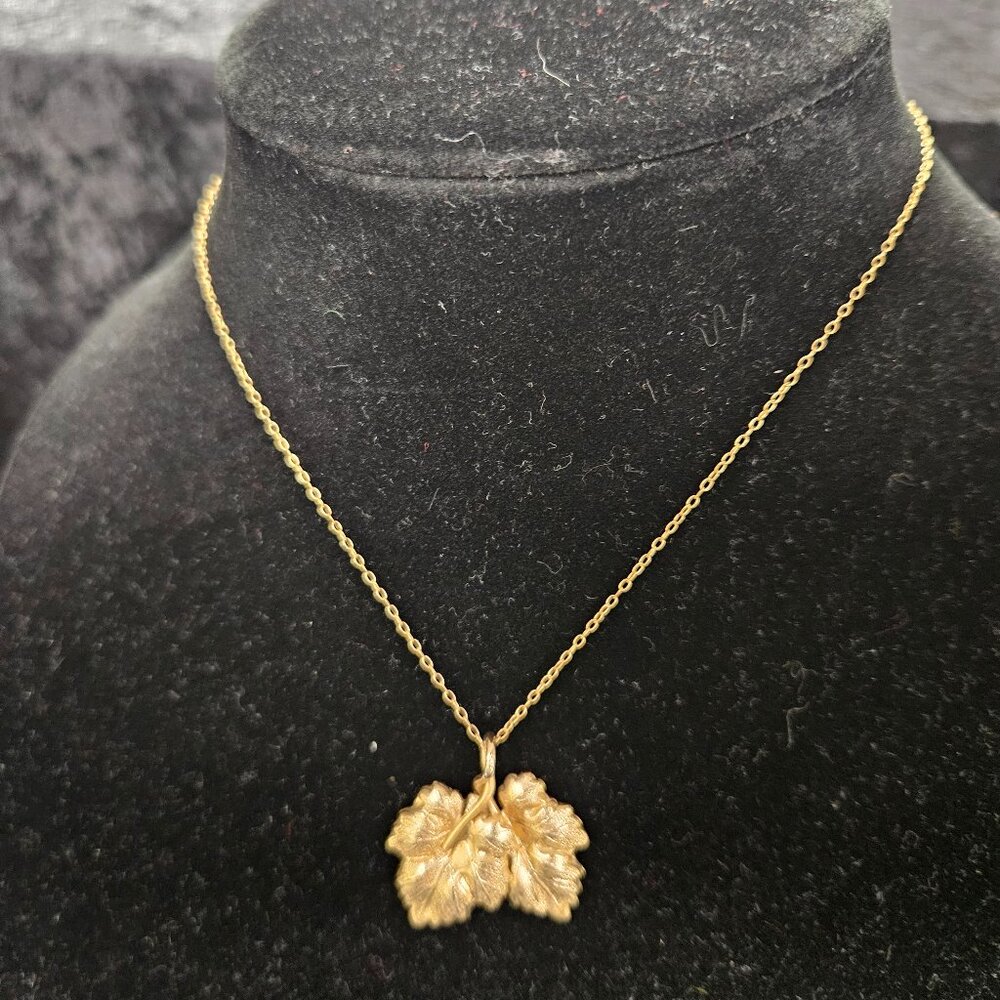Gold toned necklace with leaf pendant - 7"